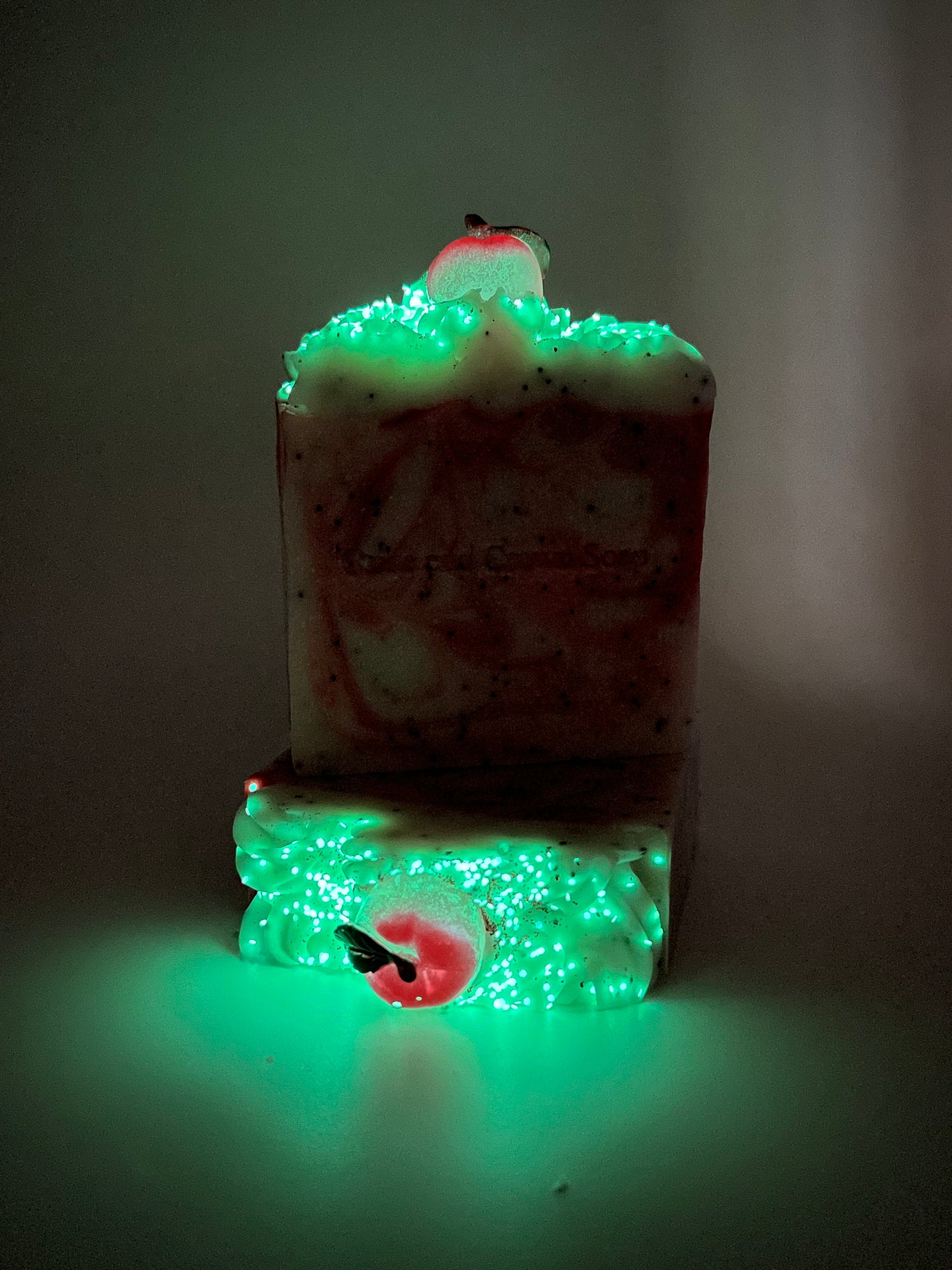 The Pomme & Poppy Bar -Glow in the Dark!!!(Shipping after 9/3/25)
