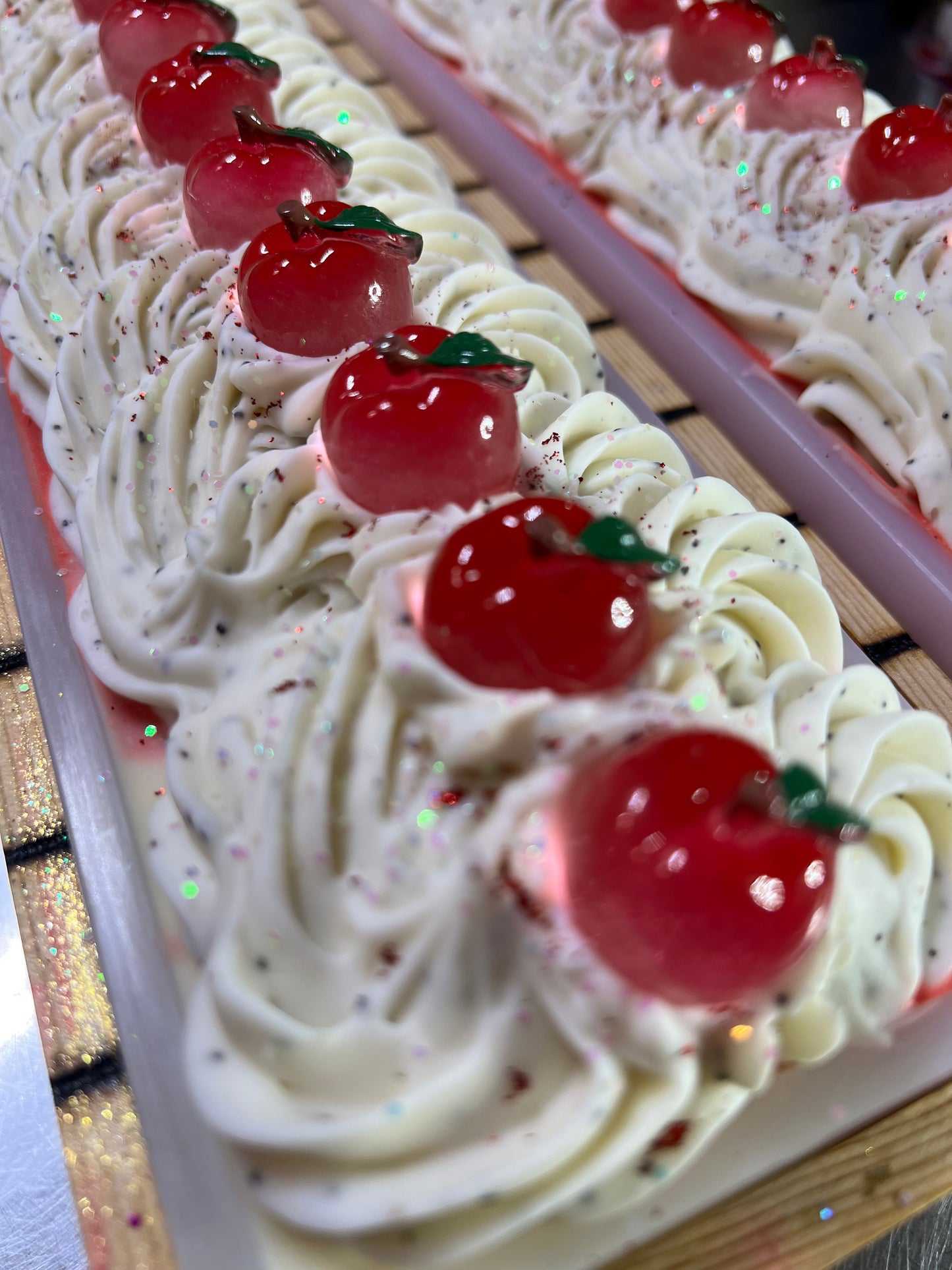 The Pomme & Poppy Bar -Glow in the Dark!!!(Shipping after 9/3/25)
