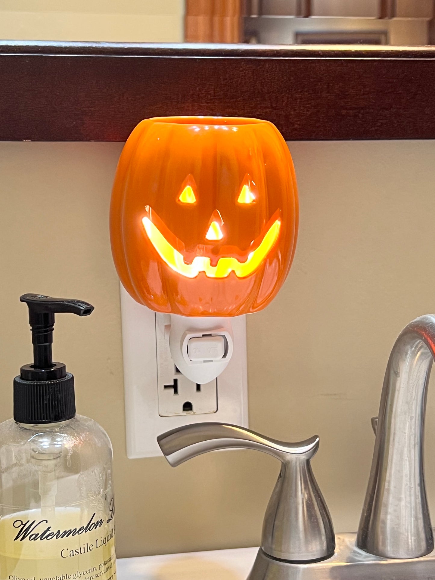 Plug-In Wax Melter- Ceramic Pumpkin